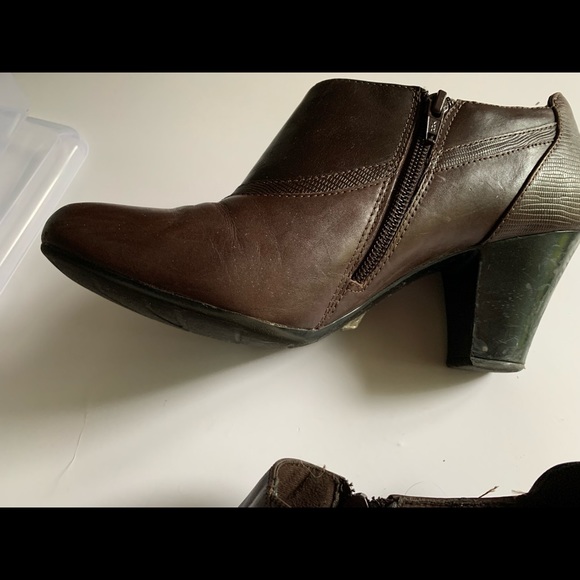 Clarks Bendables Booties Brown size 9 - Picture 6 of 11